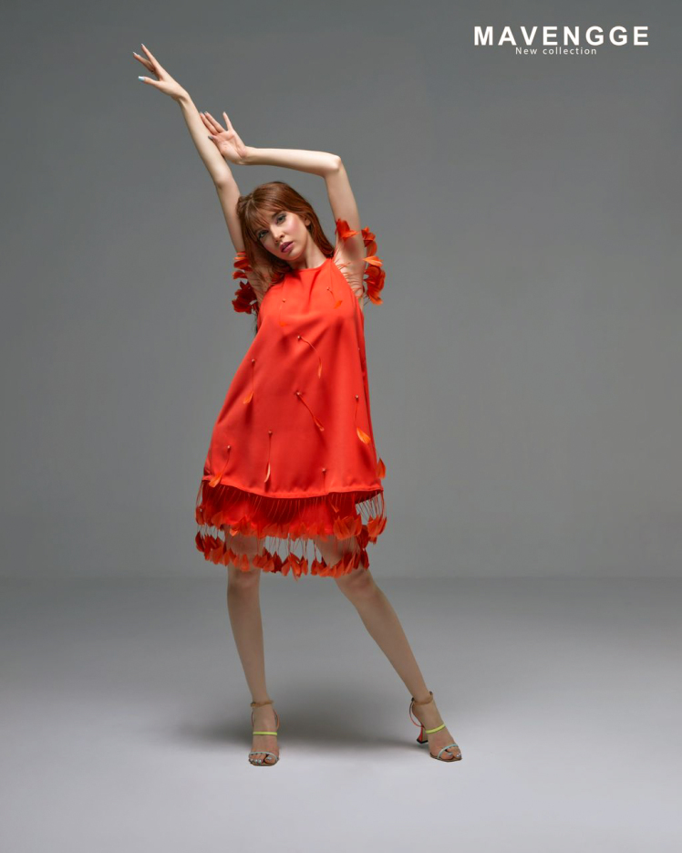 پیراهن|نارنجی|پر دوزی شده|کوتاه|کفش پاشنه دار