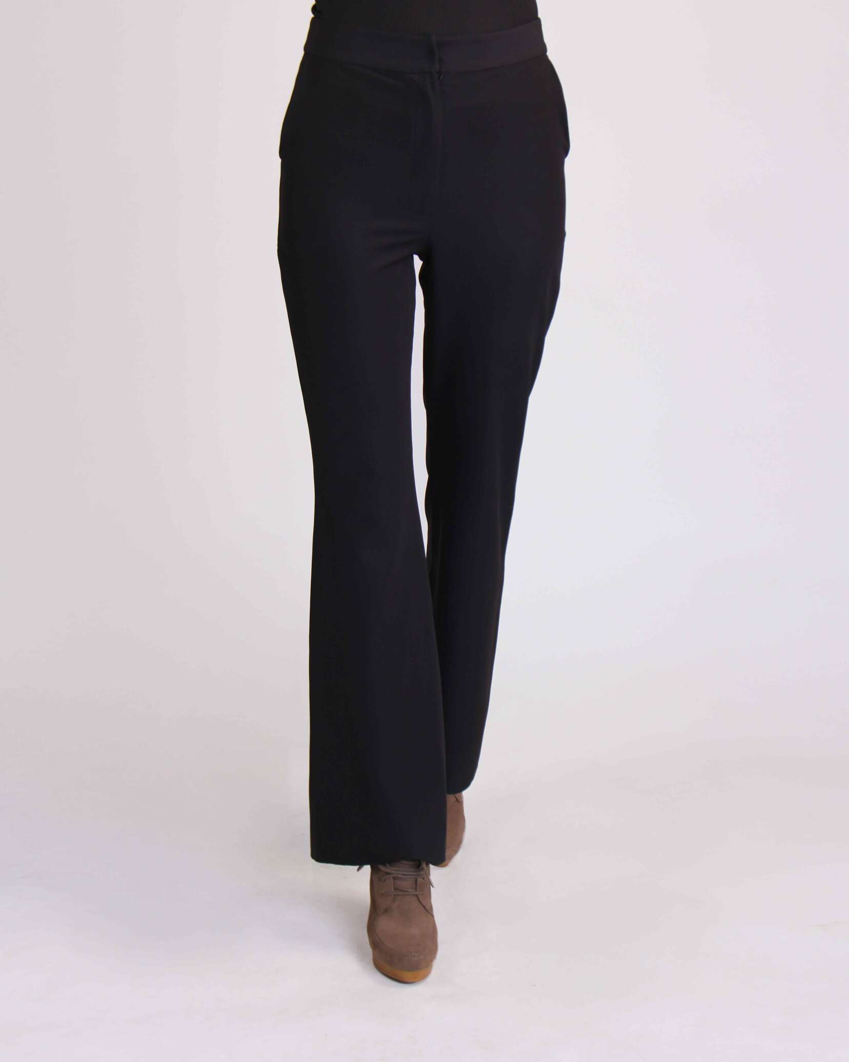 شلوار پارچه ایی مشکی|شلوار زنانه|ماونگه|بک گراند سفید