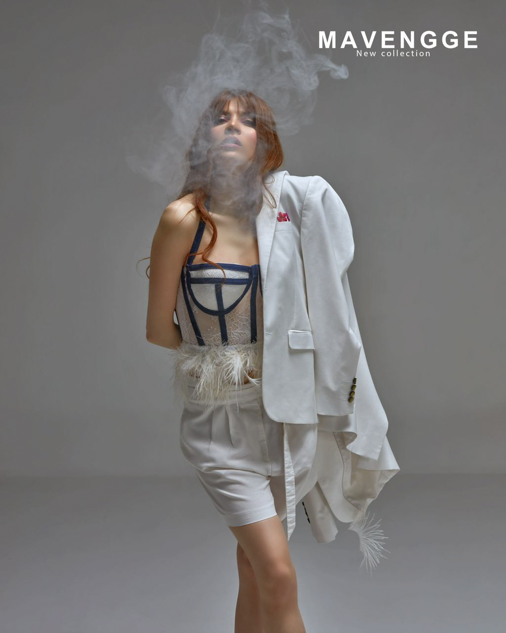 کت سفید|گلدوزی صورتی و بنفش|کتان|شلوارک سفید|دکلته دانتل|پر