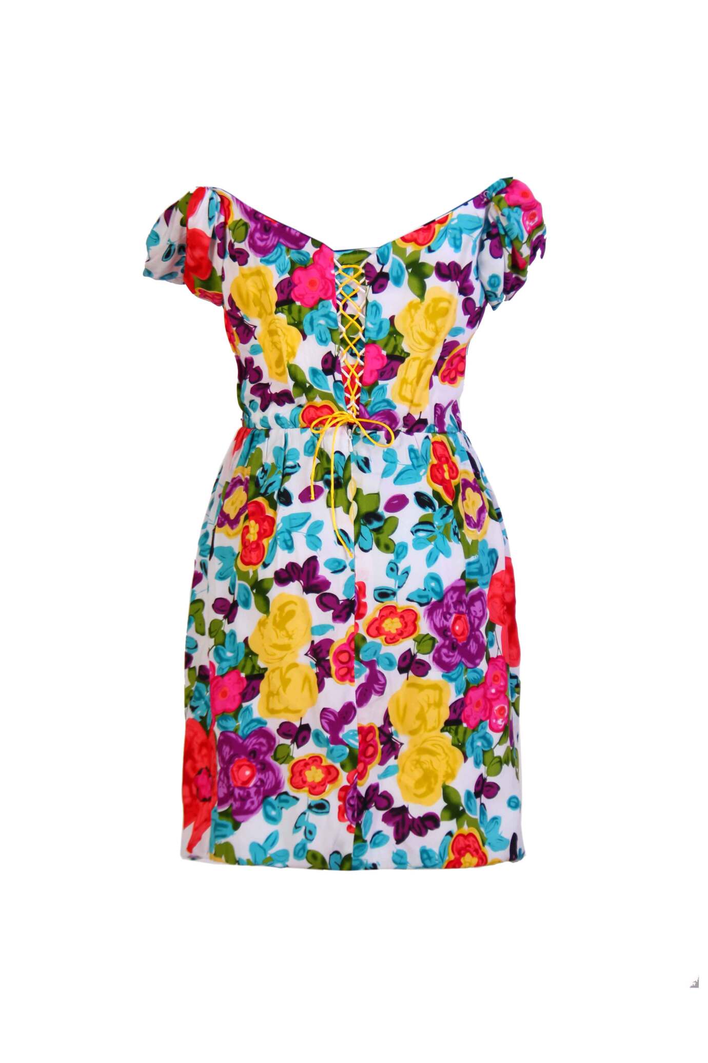 پیراهن دکلته گلدار|رنگ های شاد|دستکش توری قرمز|کفش زرد پاشنه دار|برند لباس|ماونگه