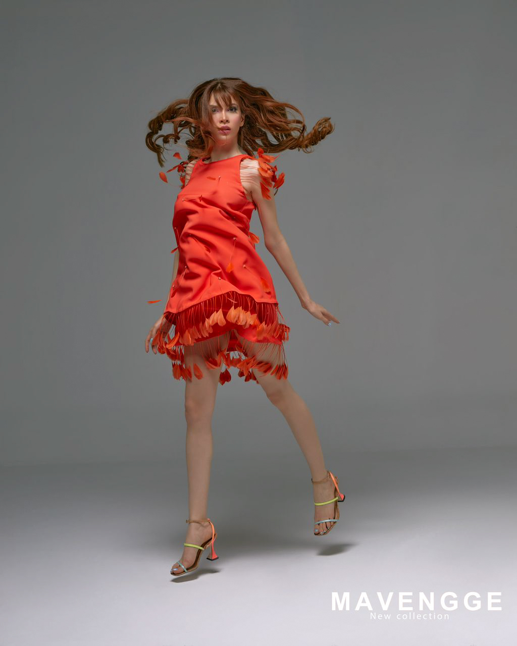 پیراهن|نارنجی|پر دوزی شده|کوتاه|کفش پاشنه دار