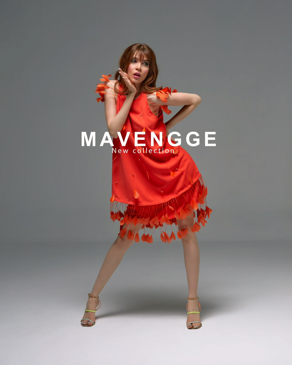 پیراهن|نارنجی|پر دوزی شده|کوتاه|کفش پاشنه دار