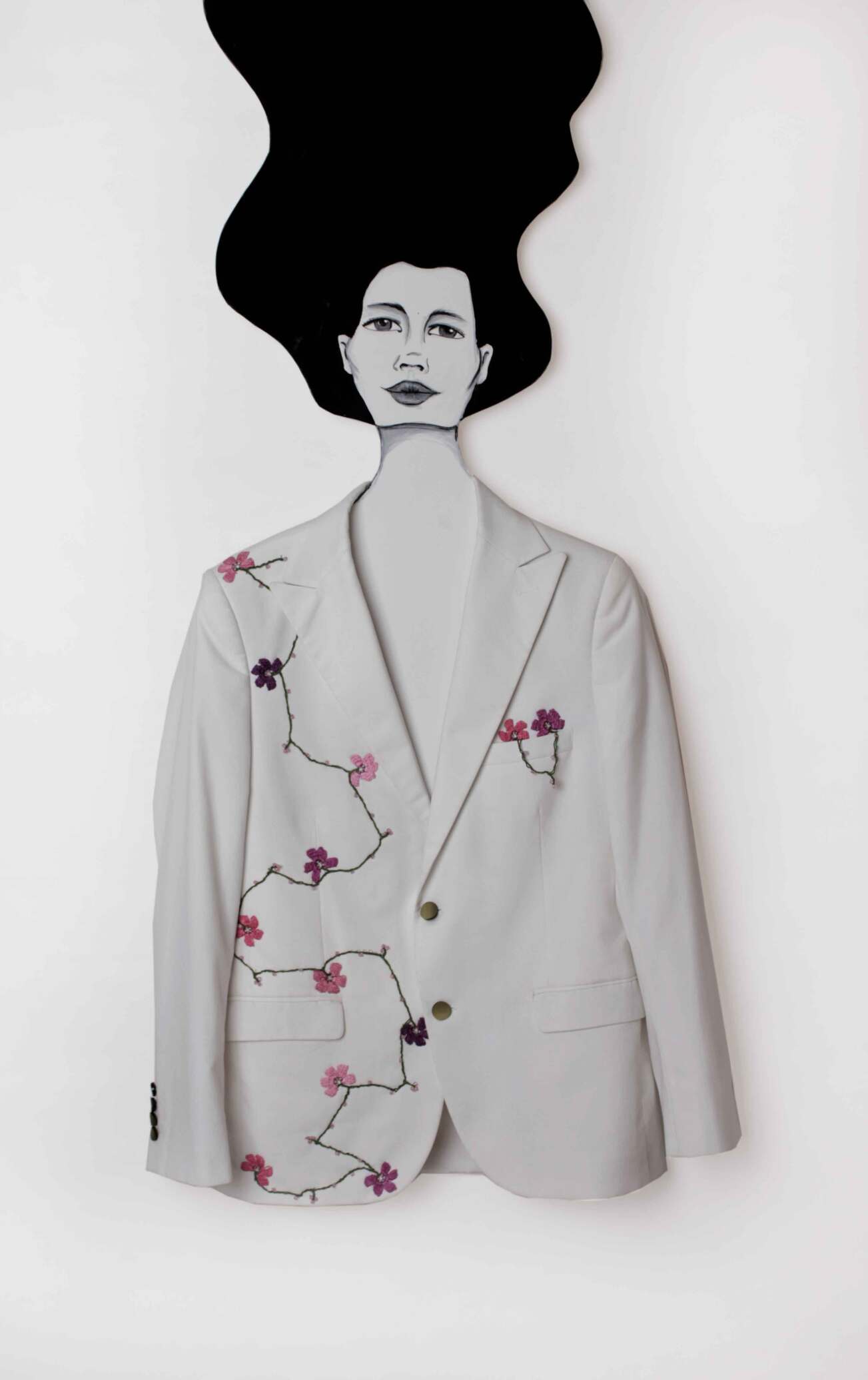 کت سفید|گلدوزی صورتی و بنفش|کتان|شلوارک سفید|دکلته دانتل|پر