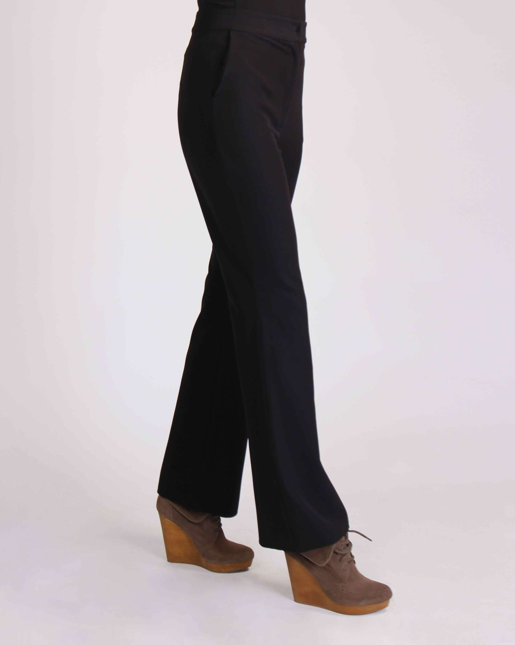 شلوار پارچه ایی مشکی|شلوار زنانه|ماونگه|بک گراند سفید