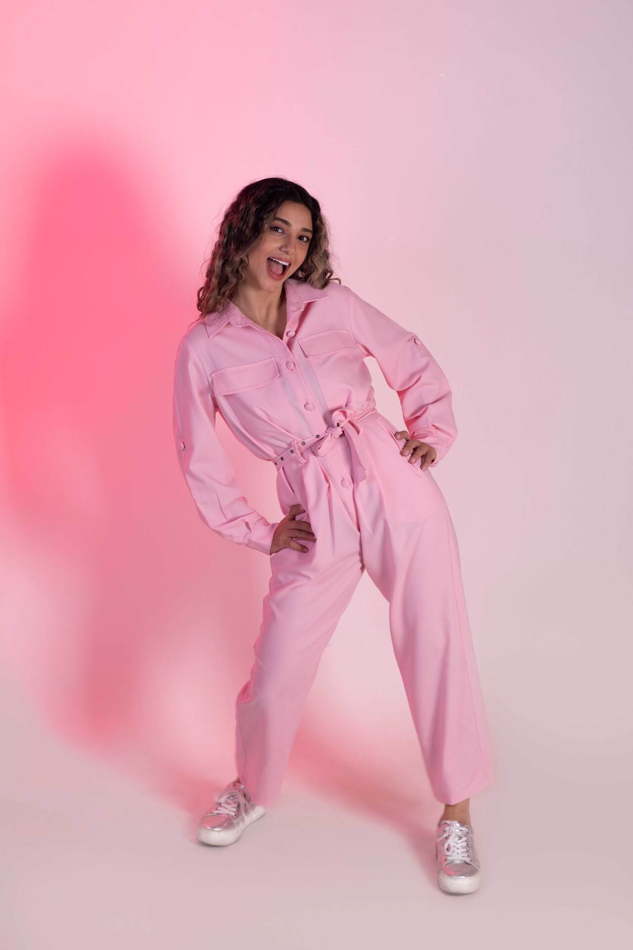 سرهمی-اورال-صورتی-رنگ پاستلی-استین بلند-کمربند دارد-جیب بزرگ-عکاسی-فشن